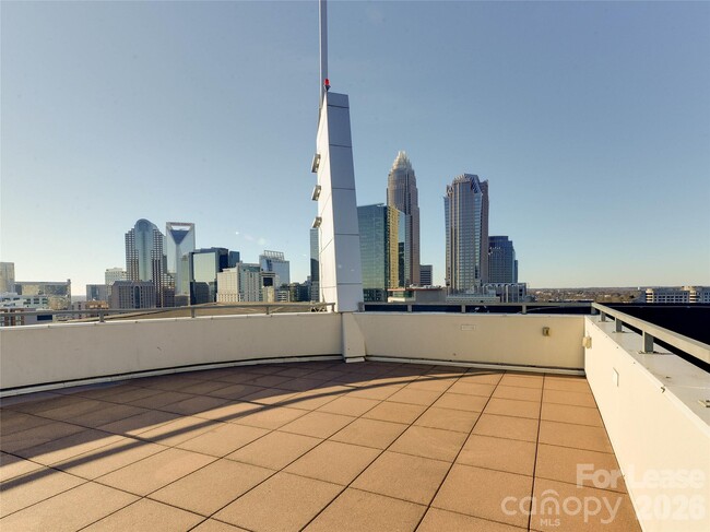 Building Photo - 505 E 6th St