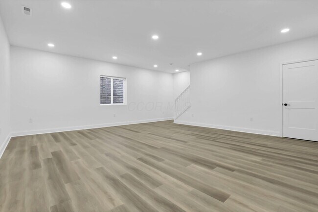 Building Photo - 901 Miller Ave