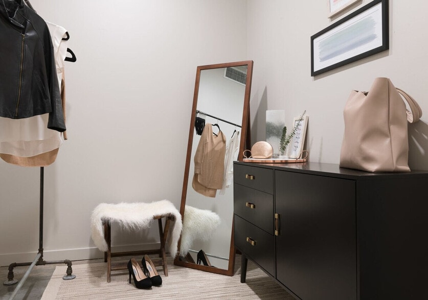 Building Photo - 527 St Joseph St