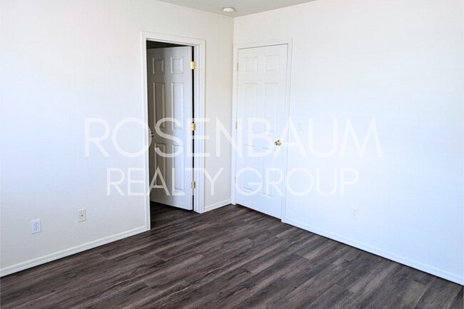 Building Photo - Charming 2-bedrooms, 2-baths duplex locate...
