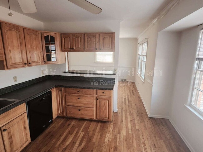 Building Photo - 52 Blake Dr