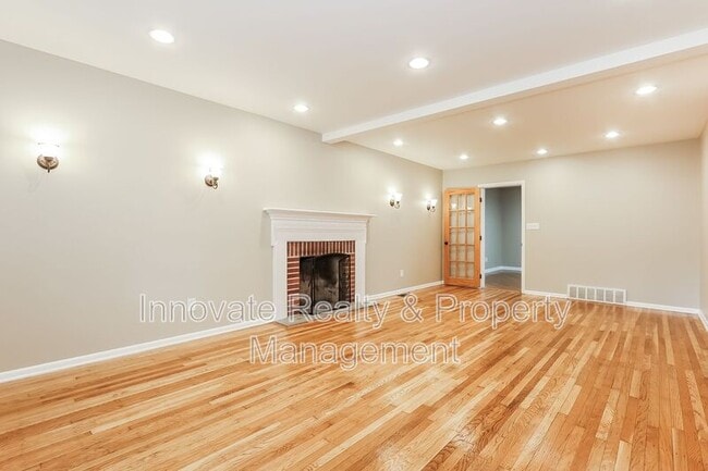 Building Photo - 1613 Kenmare Dr