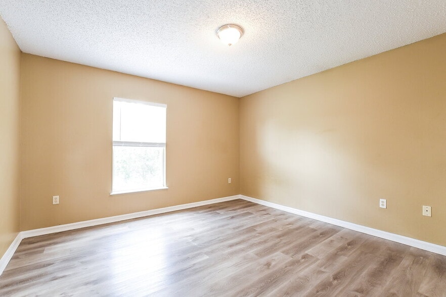 Building Photo - 2047 Galahad Dr