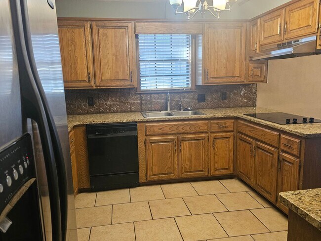 Building Photo - 306 Elfen Glen St