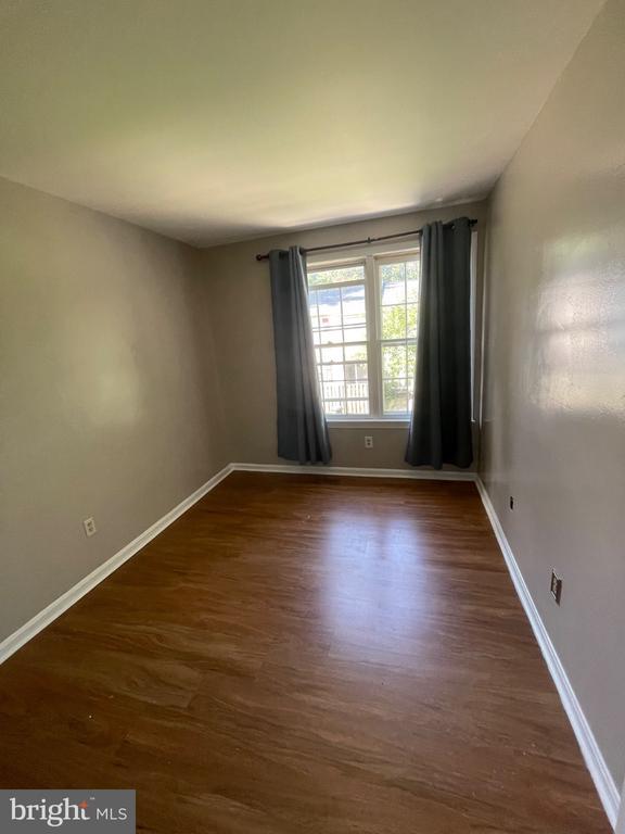 Building Photo - 10075 Maple Leaf Dr