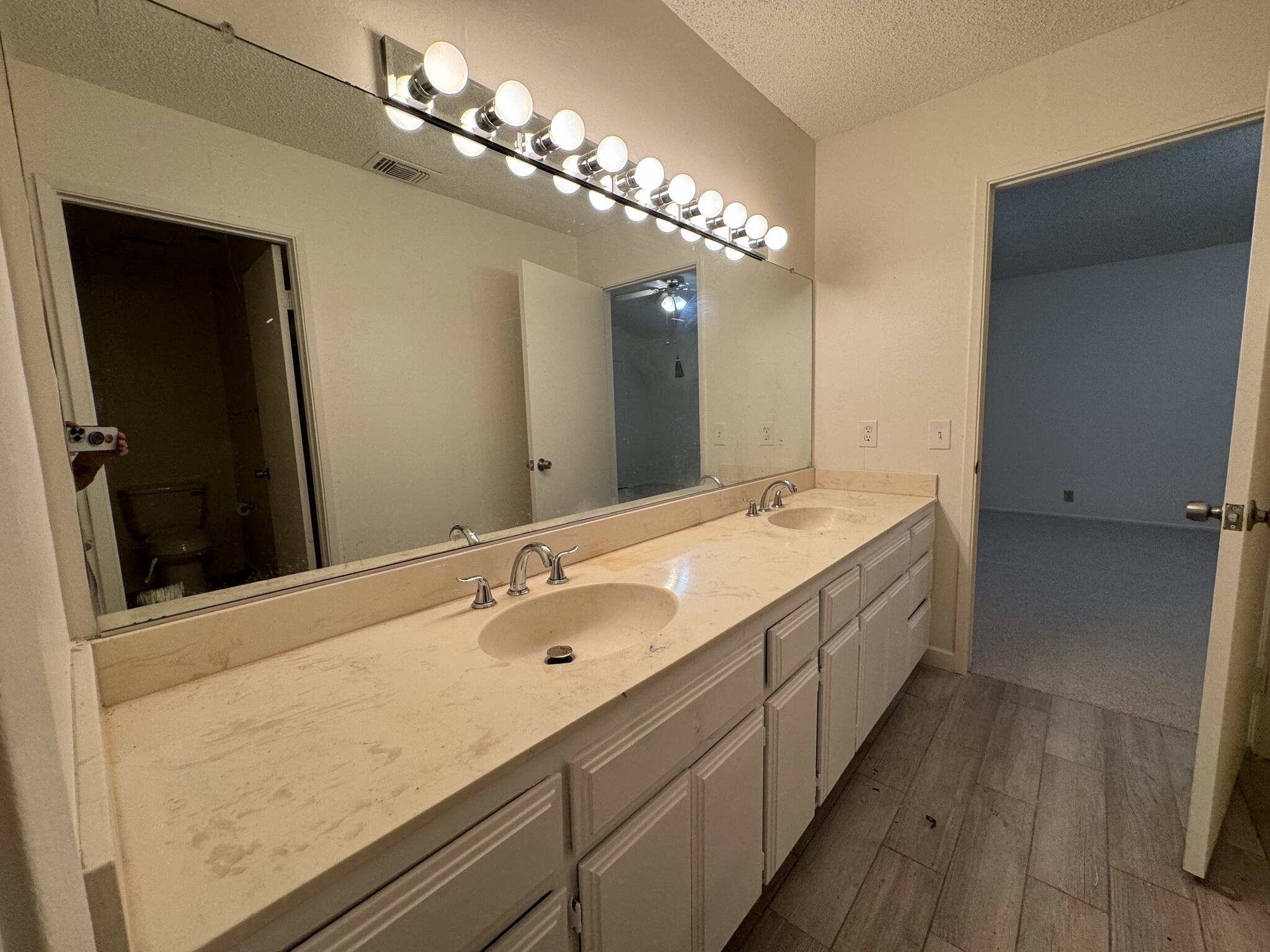 Building Photo - 40351 Sugarbush Ct