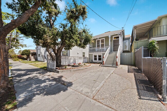 Building Photo - 1406 9th St