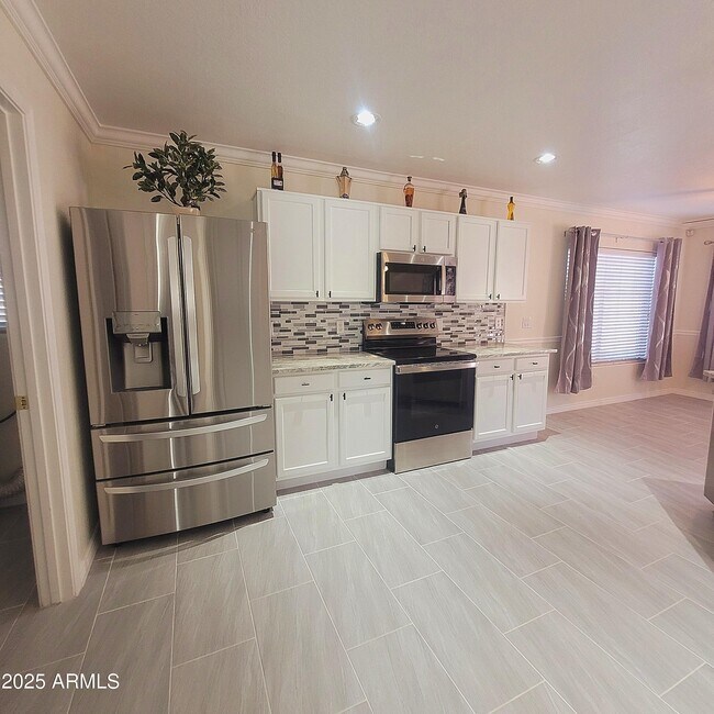 Building Photo - 2210 E Paraiso Dr