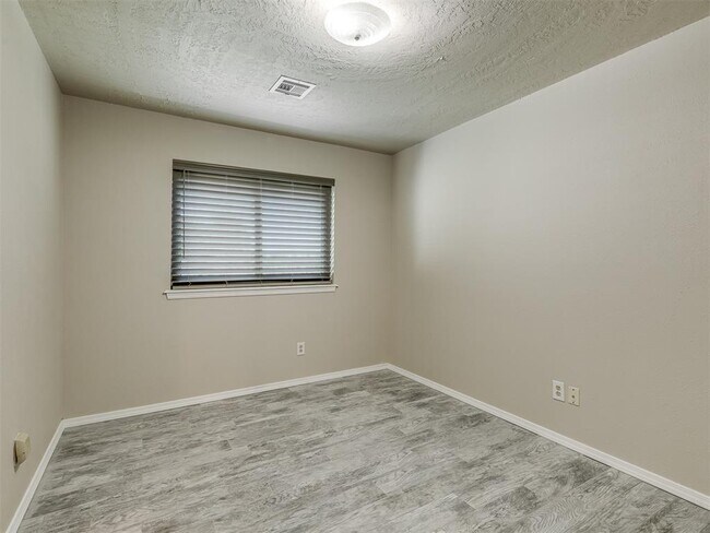 Building Photo - 3405 Woodsboro Dr