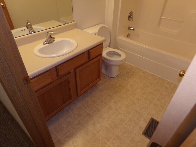 Building Photo - 108 Brookside Dr