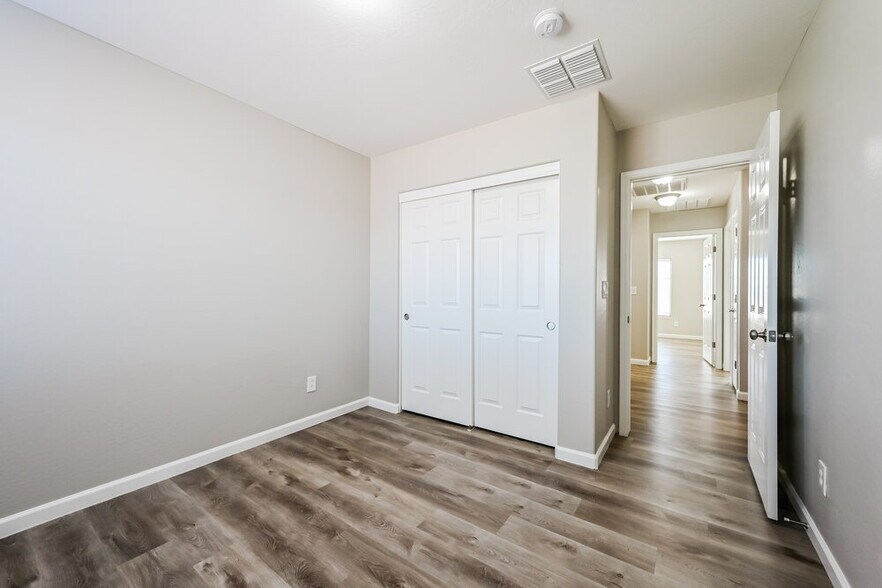 Building Photo - 43240 N Whisper Ln