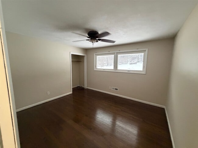 Building Photo - 17 Dover Dr