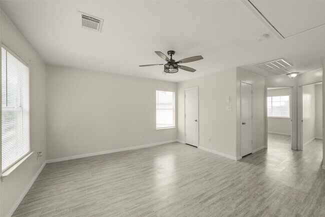 Building Photo - 839 Autumn Point Ln