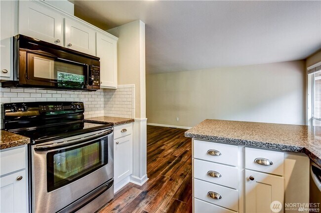 Building Photo - 3bd/2.5ba Renton Home