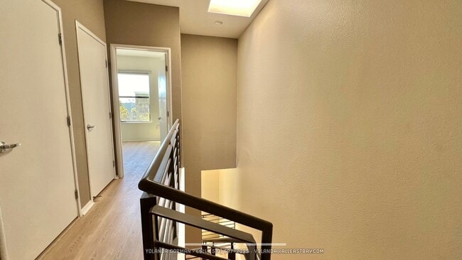 Building Photo - Stylish and modern loft-like 2 bedroom 2.5 bath condo in an urban oasis!