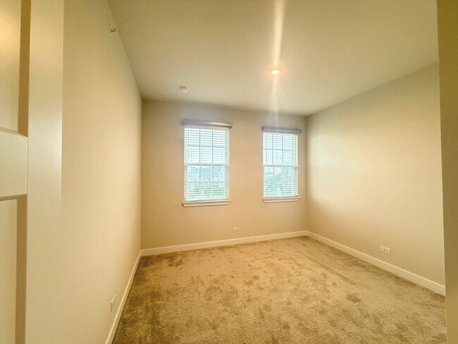 Building Photo - 772 Weller Dr