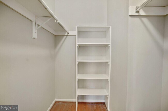 Building Photo - 5136 Glen Meadow Dr