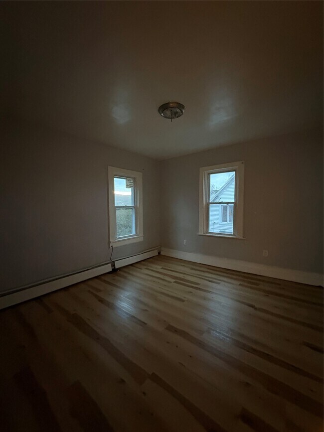 Building Photo - 519 E Main St