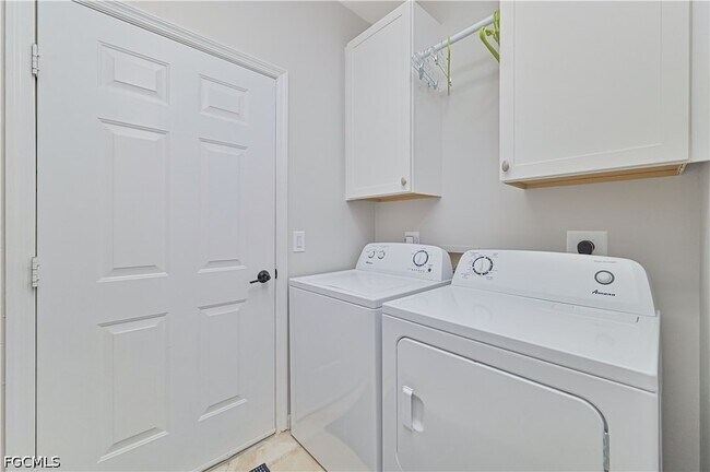 Building Photo - 14550 Glen Cove Dr