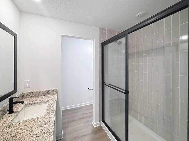 Building Photo - 1270 Ahoy Ave