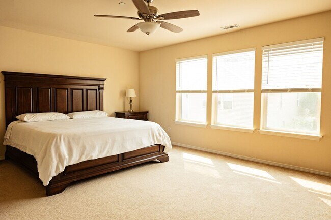 Building Photo - Updated 4 Bedroom DuPont Home for Rent