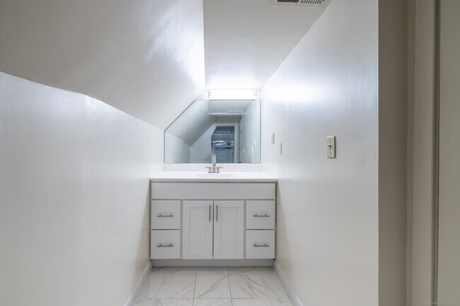 Building Photo - 206 Montoya Dr