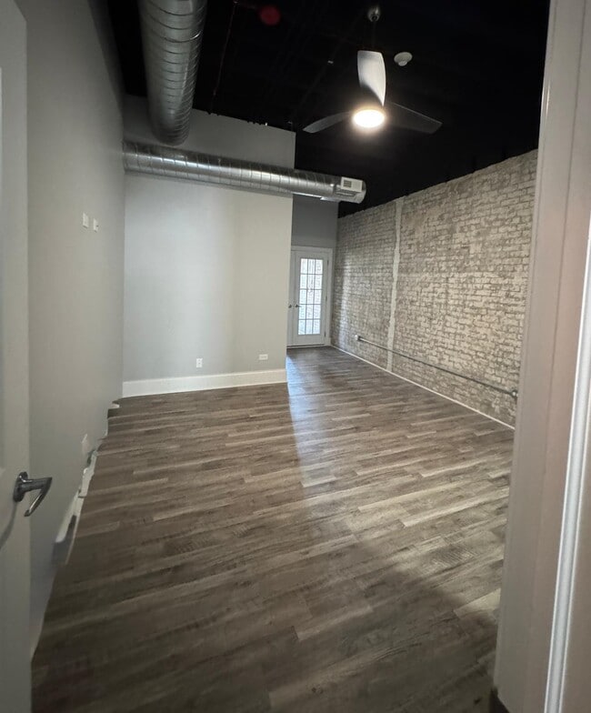 Building Photo - 123 S State St