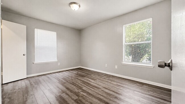 Building Photo - 9406 Alcala
