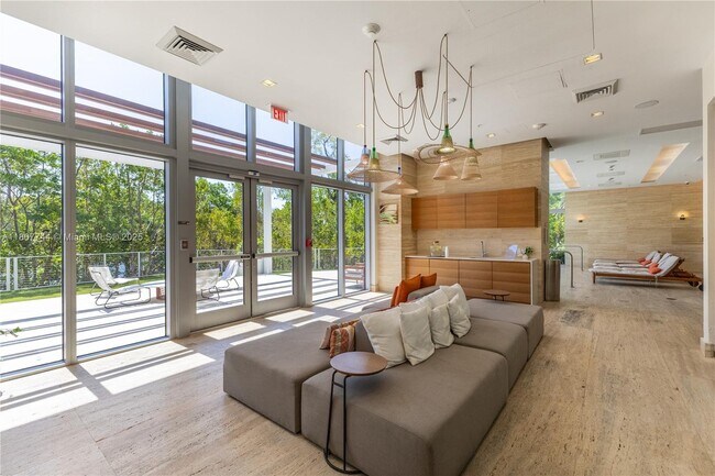 Building Photo - 16385 Biscayne Blvd