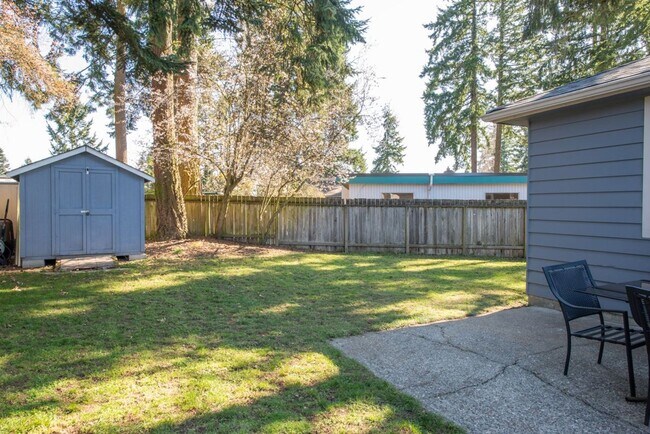 Building Photo - Charming Rambler in North Seattle!