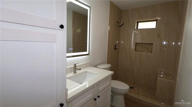 Building Photo - 807 S 21st Ave