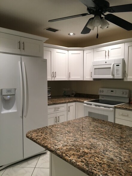 Building Photo - 9125 W Highland Pines Dr