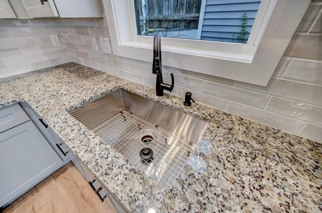 Building Photo - 525 Harrison Ave