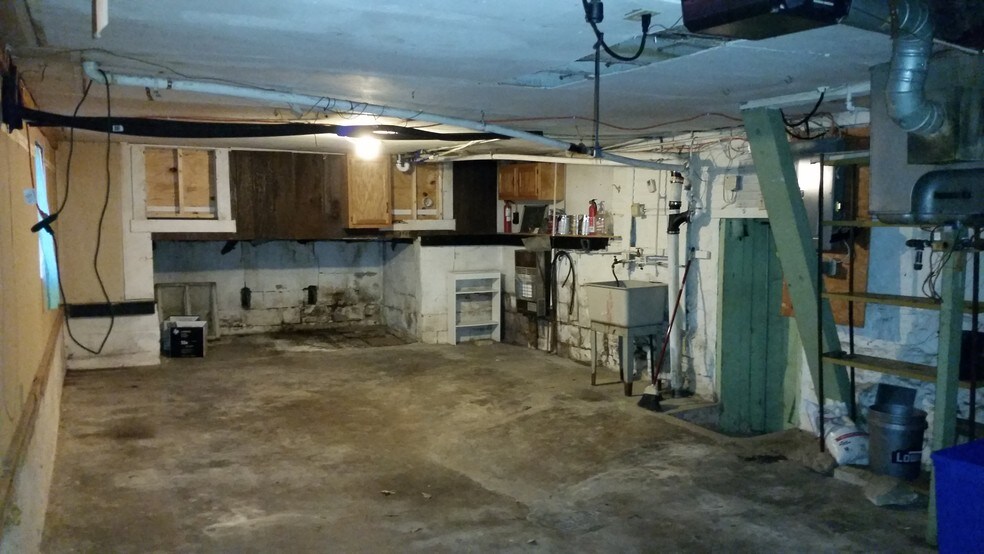 Building Photo - 253 Church St