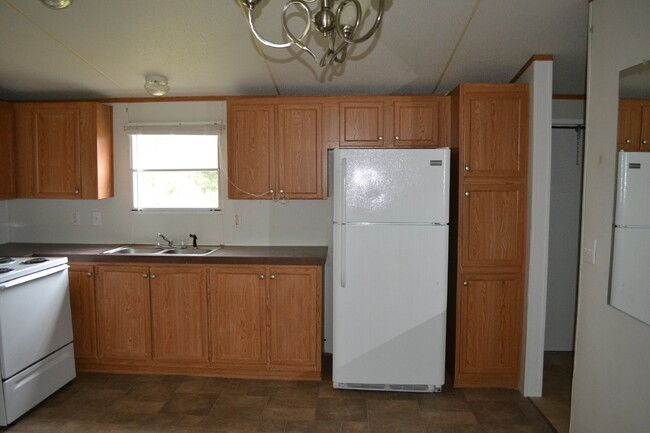 Building Photo - Mobile Home for Rent