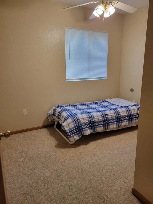 Building Photo - 5 Bedroom Duplex Unit