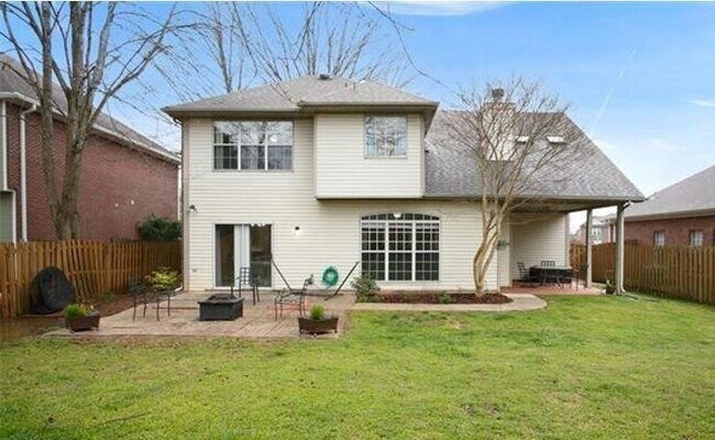 Building Photo - 486 Sussex Dr SW