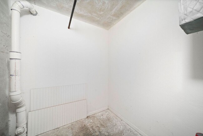 Building Photo - *** LOCATION, LOCATION, LOCATION! *** ANNUAL TURNKEY FURNISHED Rental Available NOW in Positano P...