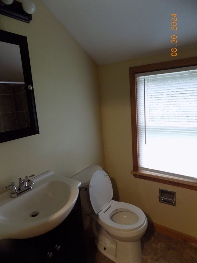 Building Photo - 464 Ralph St