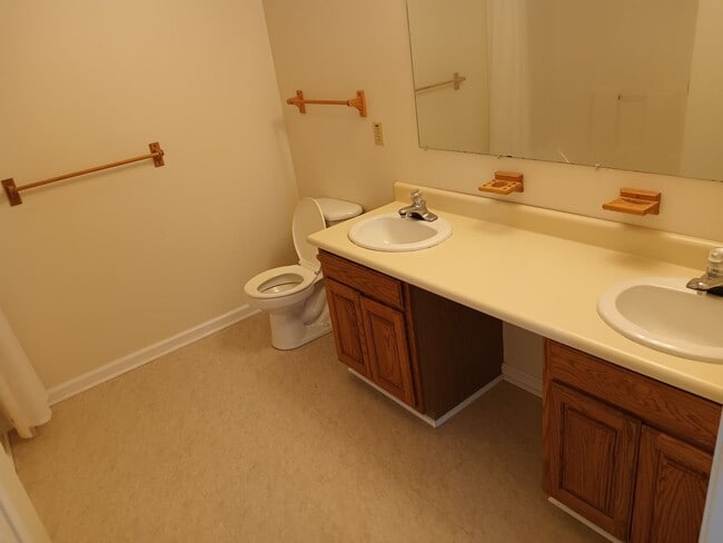 Building Photo - 2 Bedroom / 2 Bath Duplex Gray, TN 37615