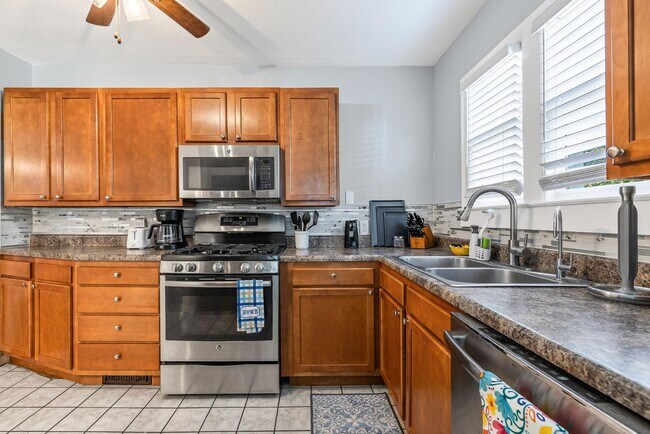 Building Photo - 805 W Ash St