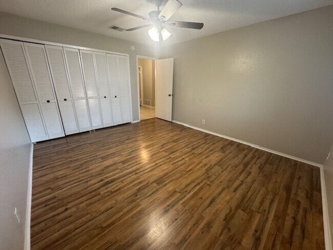 Building Photo - What a Gem! Spacious, Renovated 1-Story Ho...