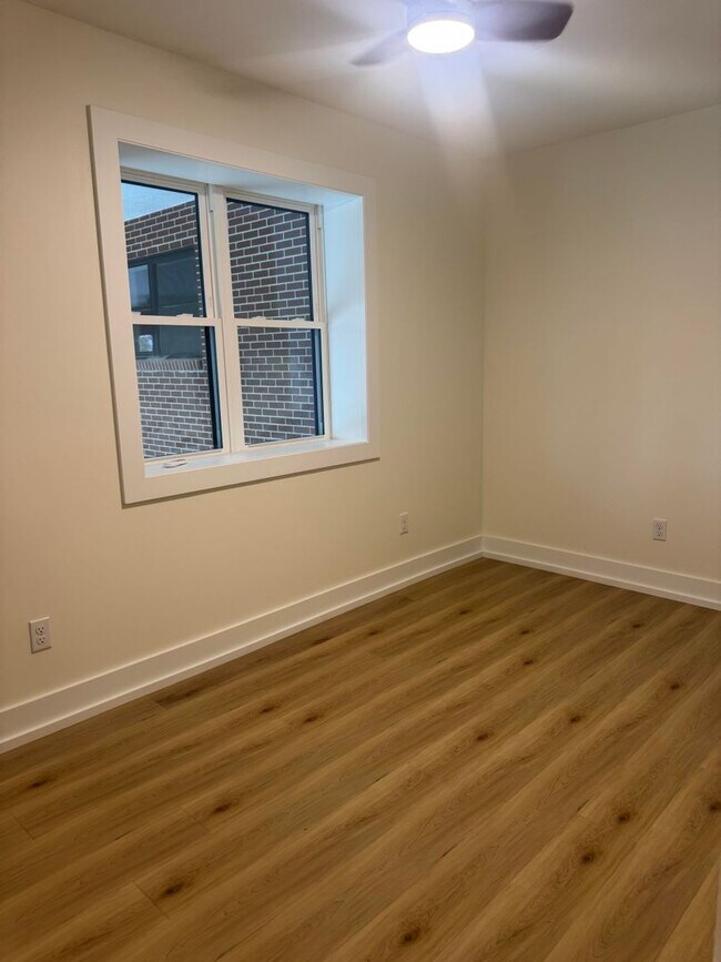 Building Photo - 2113 W Madison Ave