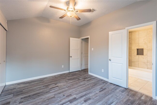 Building Photo - 9111 Goodmeadow Dr