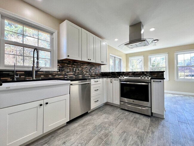 Building Photo - 3707 Rogers Cove