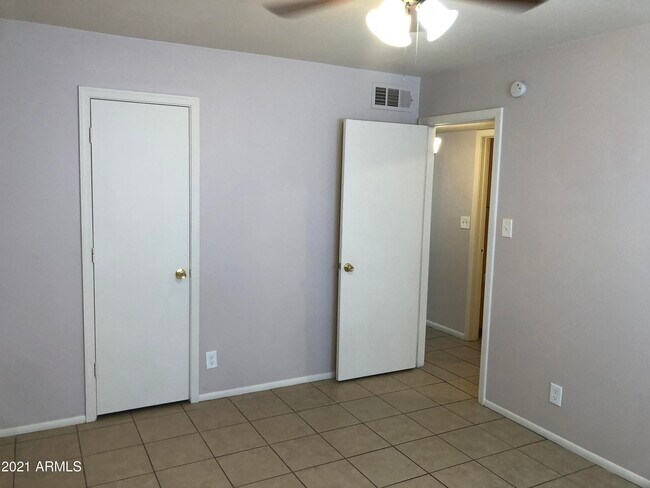 Building Photo - 1138 W Dragoon Cir