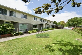 Building Photo - 1032 Los Gamos Rd