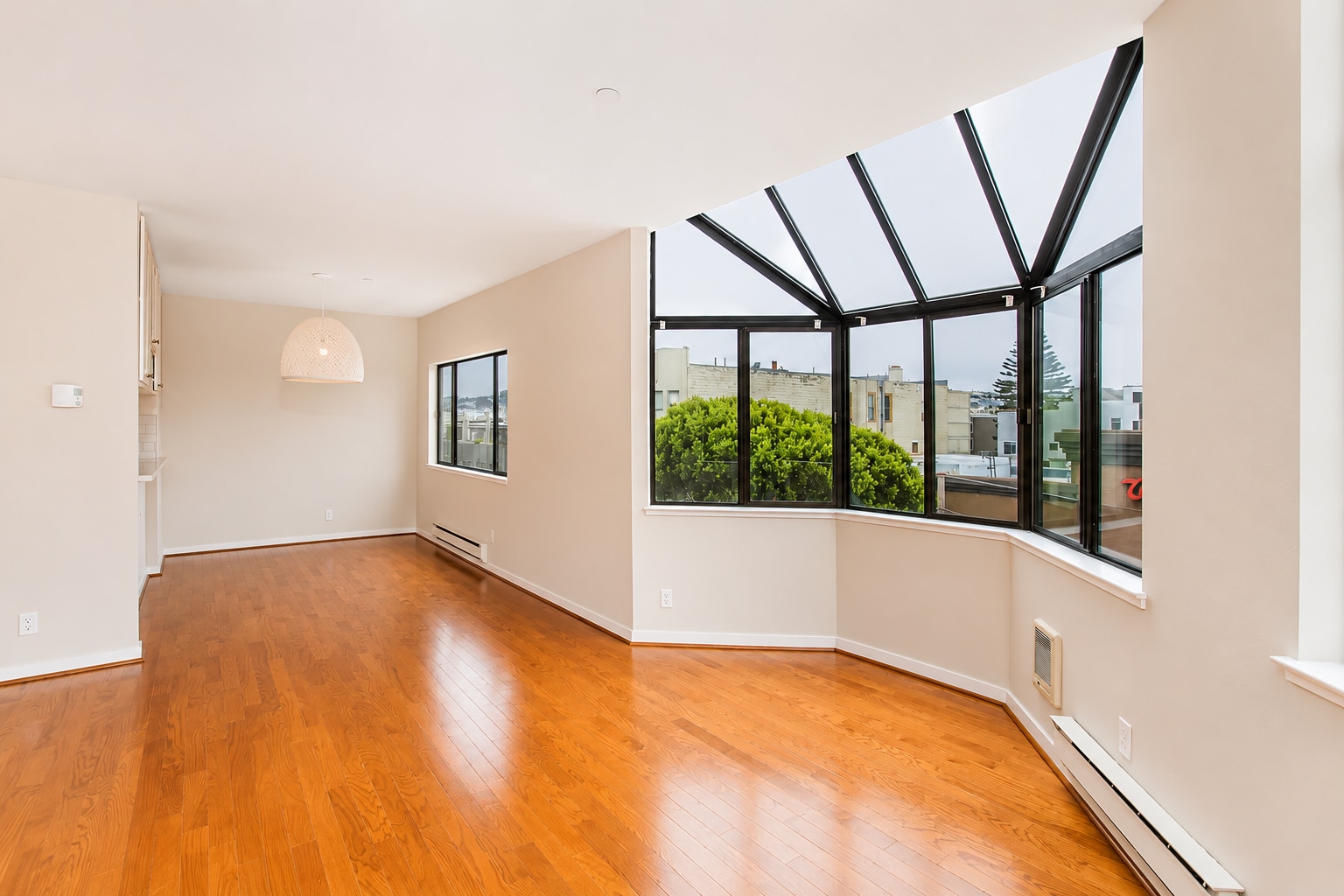 Large Bay Windows - 2185 Bush St