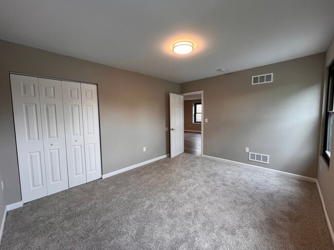 Building Photo - Brand New 2 bedroom Apartment in Parkland School District!