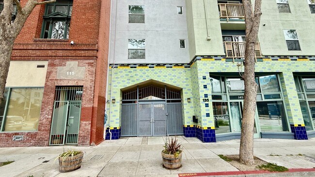 Building Photo - Urban Oasis on Valencia St – 2BR/1BA with ...